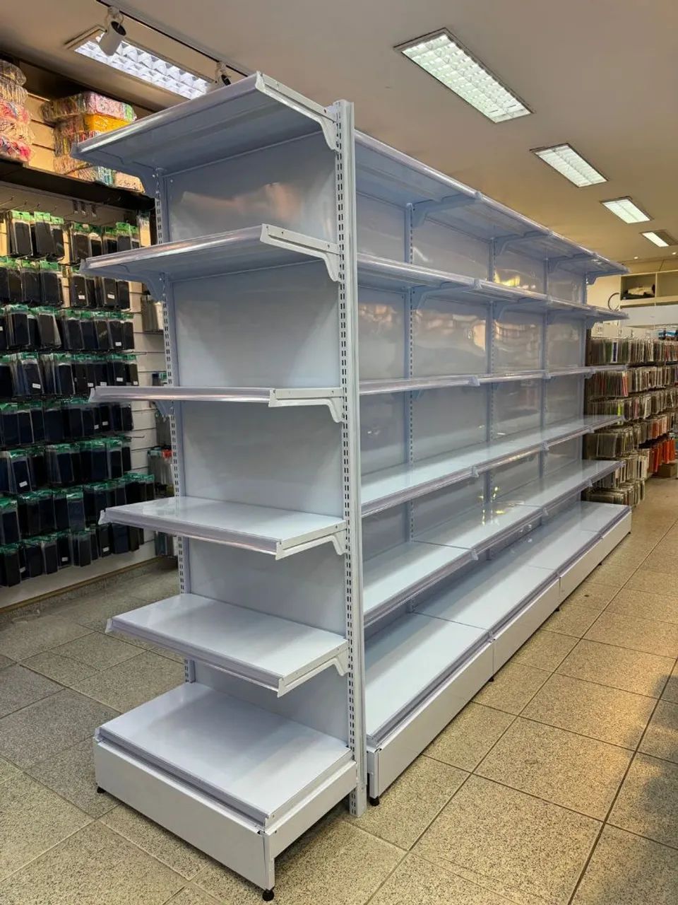 Prateleiras e Expositores para Lojas - Foto 4