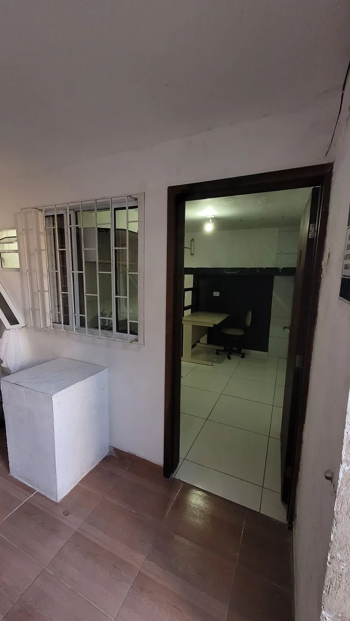Kitnet no Bairro Alto (Água e Luz inclusos)