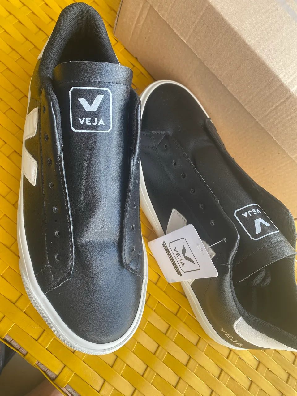 Tênis Veja preto e branco n 40 - Foto 4