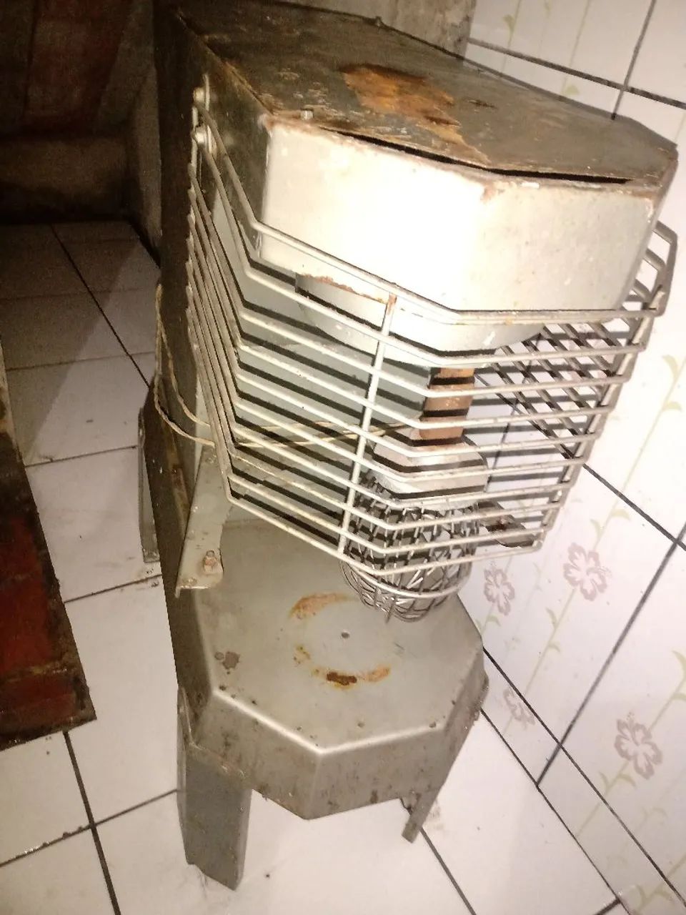 Masseira para pão funcionando  preciso desocupar espaço urgente