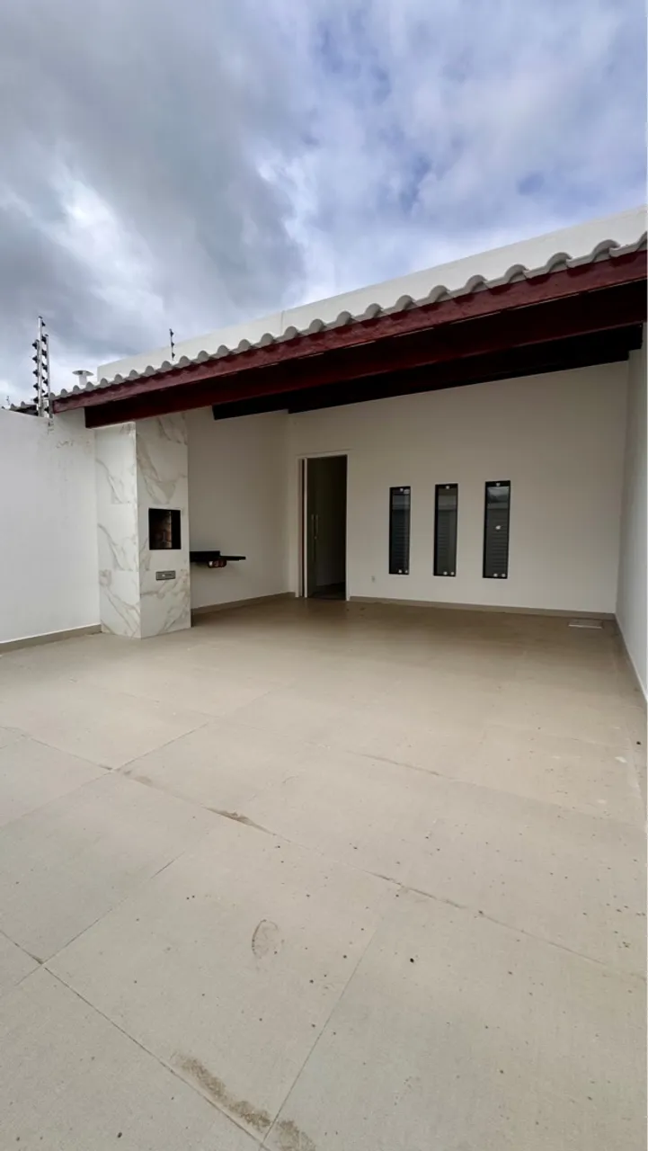 Casa com 3 casas a venda no bairro Luiz Gonzaga