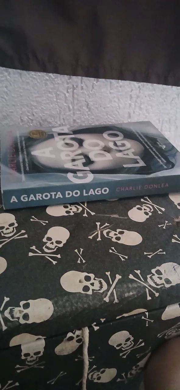 Livro A Garota do Lago. - Foto 3