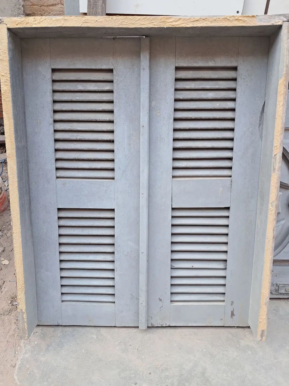 Vendo janela de madeira