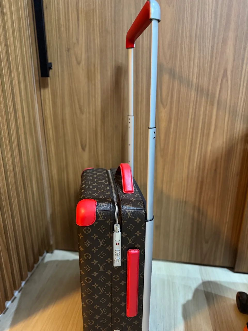 Mala Louis Vuitton Horizon Monogram - Vermelha - Foto 4