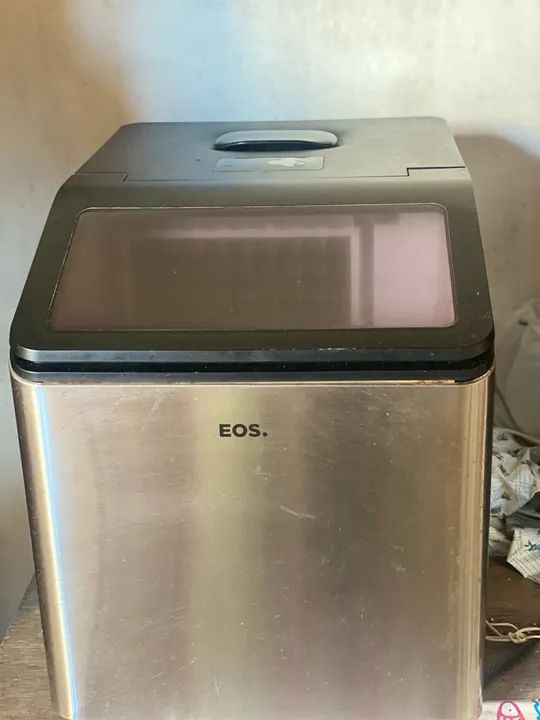 Fabricadora de Gelo EOS - semi usada