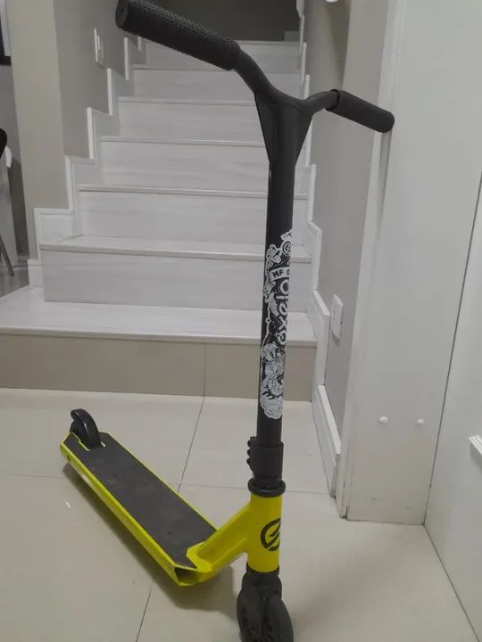 Excelente Patinete OXELO SCOOTERS Cor verde limão com preto - Foto 5
