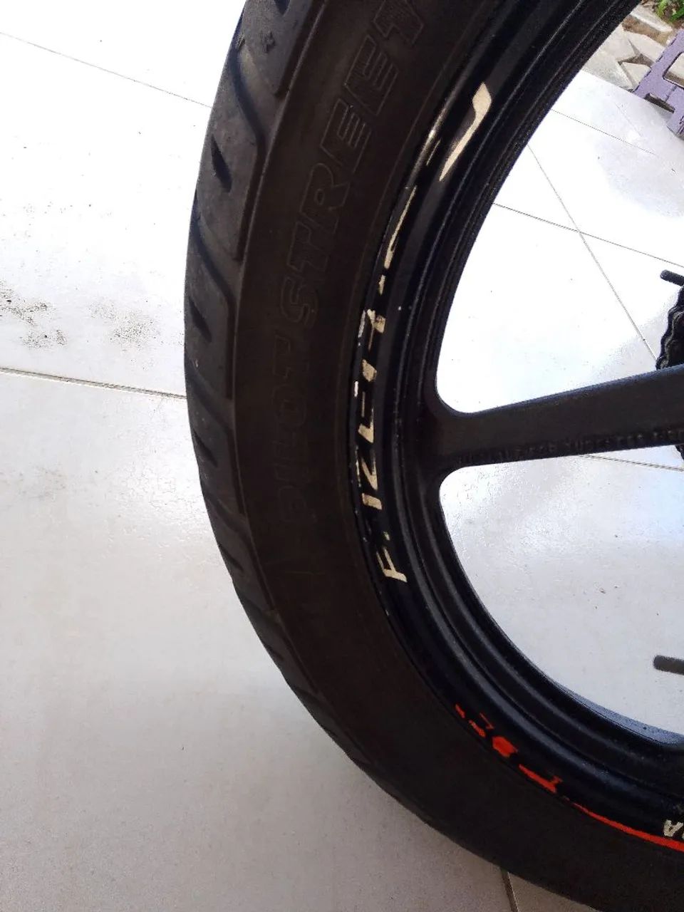Pneu de Moto Usado Michelin aro 18 - Foto 4