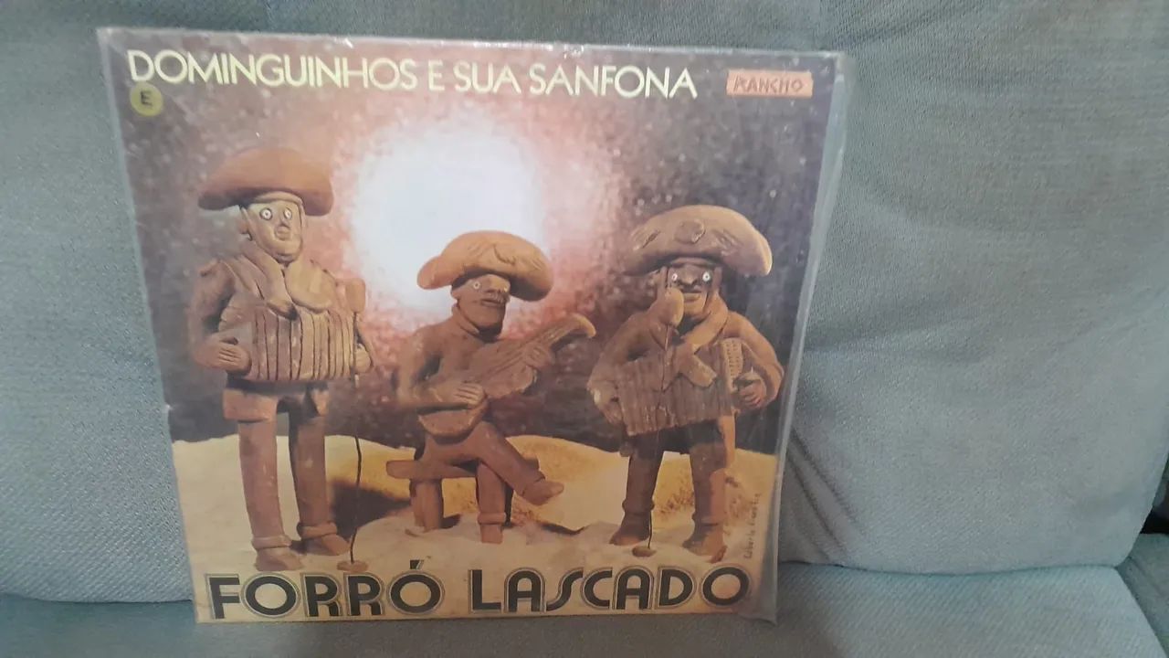 Vinil dominguinhos e sua sonfona  forro lascado
