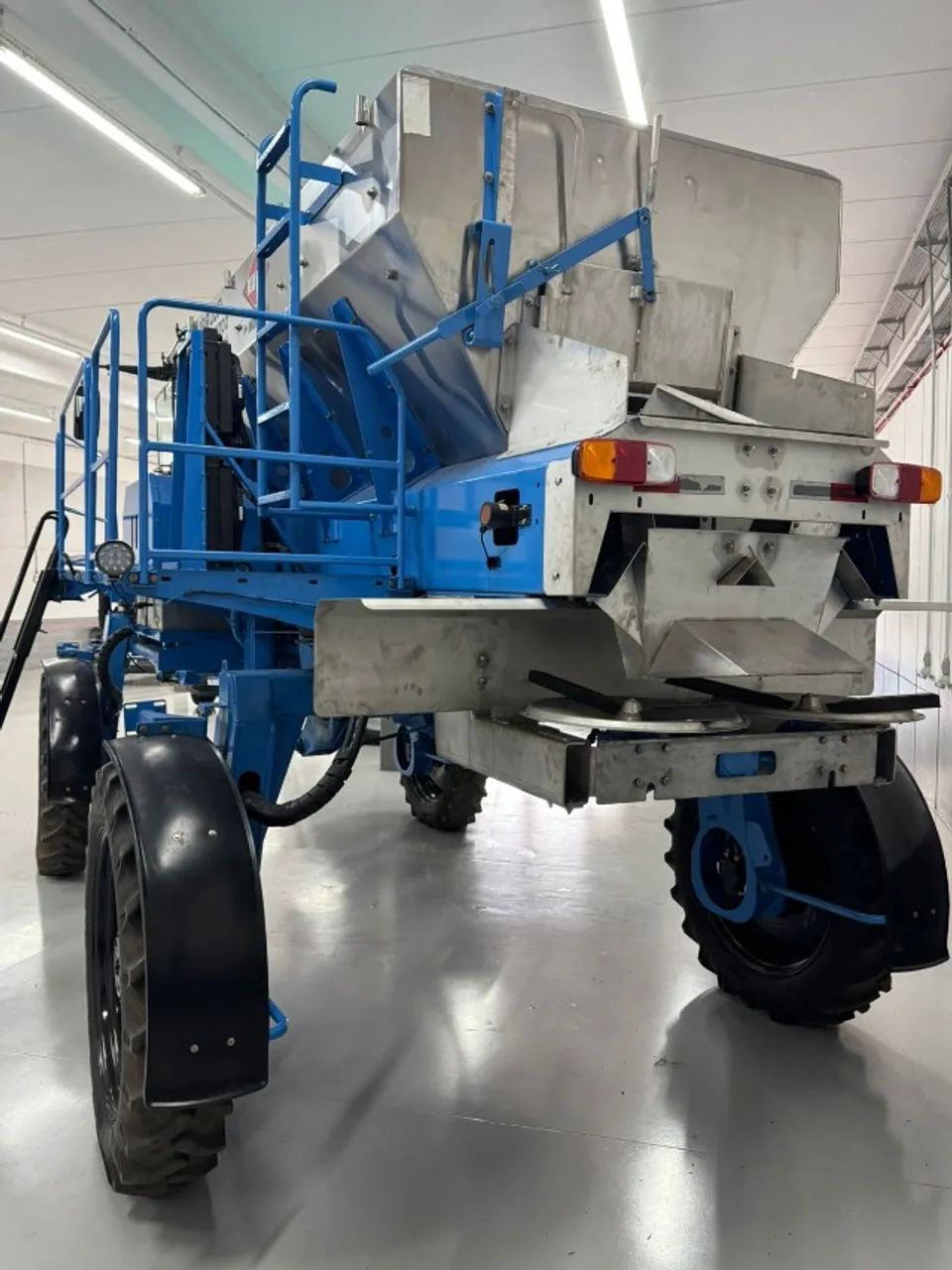 DISTRIBUIDOR AUTOPROPELIDO - Foto 3