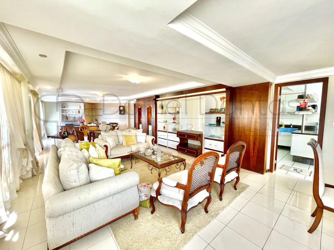 Alto padrão em Candelária, com 280m², no Residencial Solaris. Oportunidade