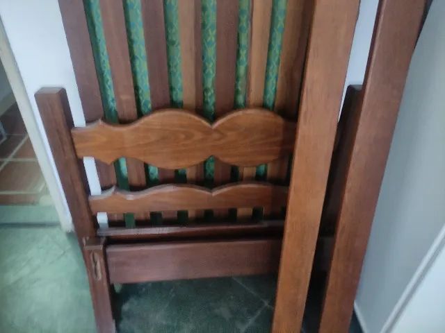 Cama de solteiro em madeira maciça64386067638402121