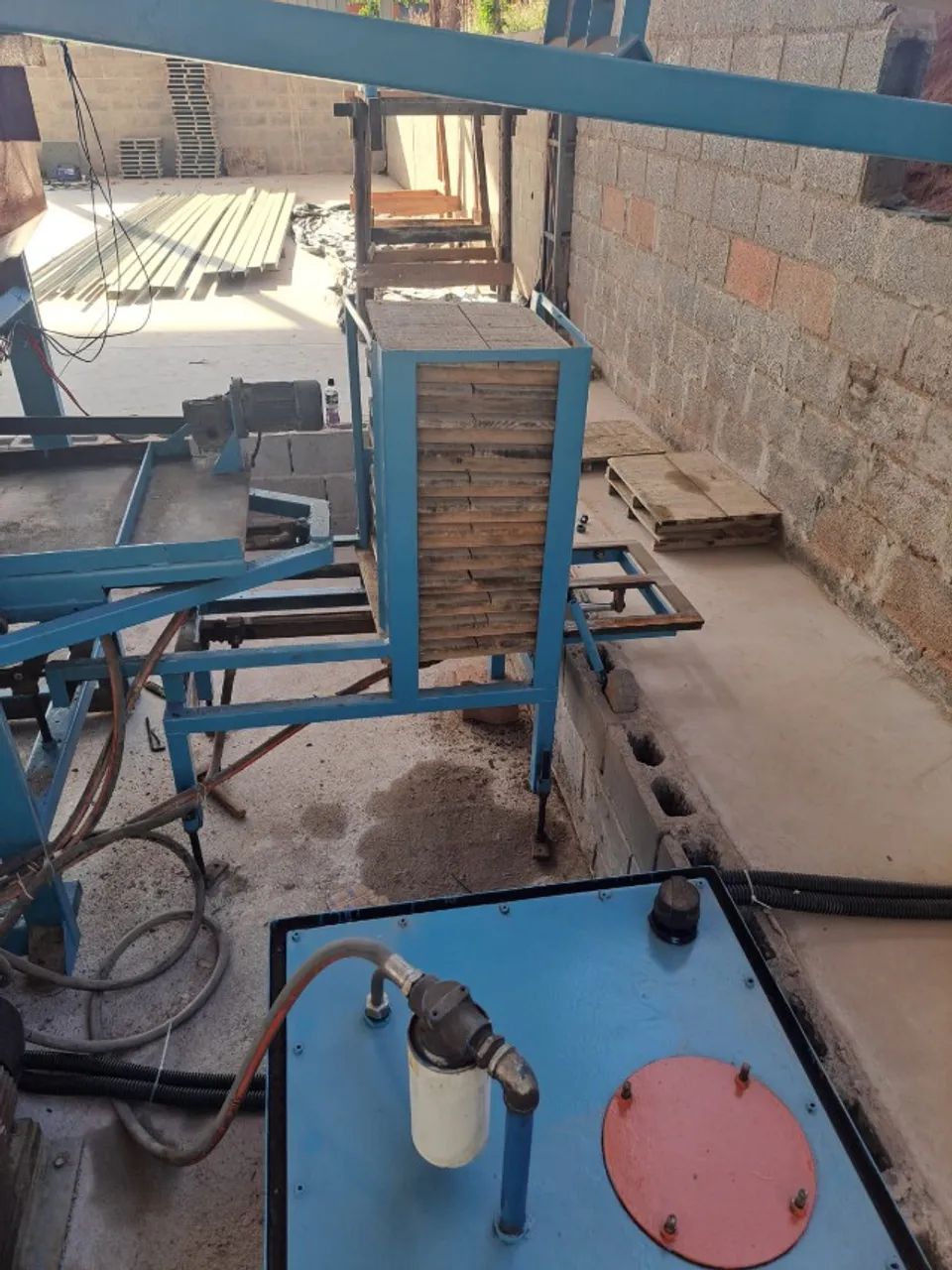 MAQUINA HIDRAULICA DE FABRICAÇÃO DE PAVERS E BLOCOS - Foto 4