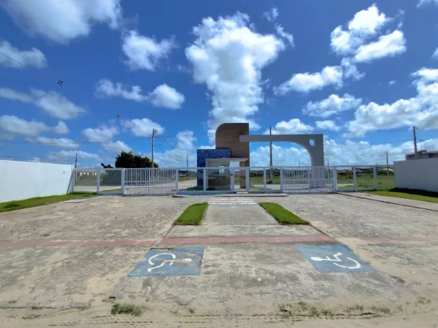 Terreno com 300m² á venda em condomínio fechado na Aruana