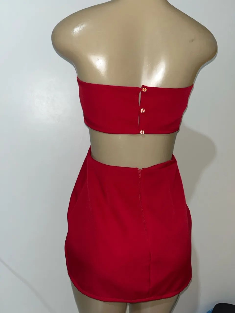 Vestido Vermelho com Recortes - Foto 3