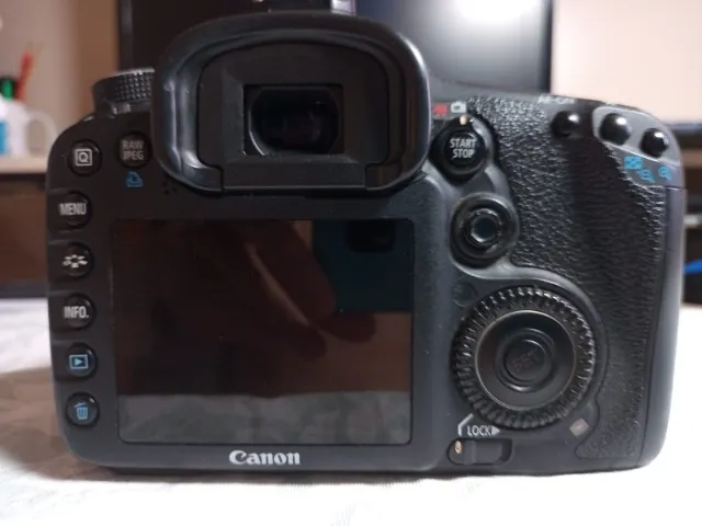 Camera CANON 7D (corpo) + Flash CANON 430EXII + Grip