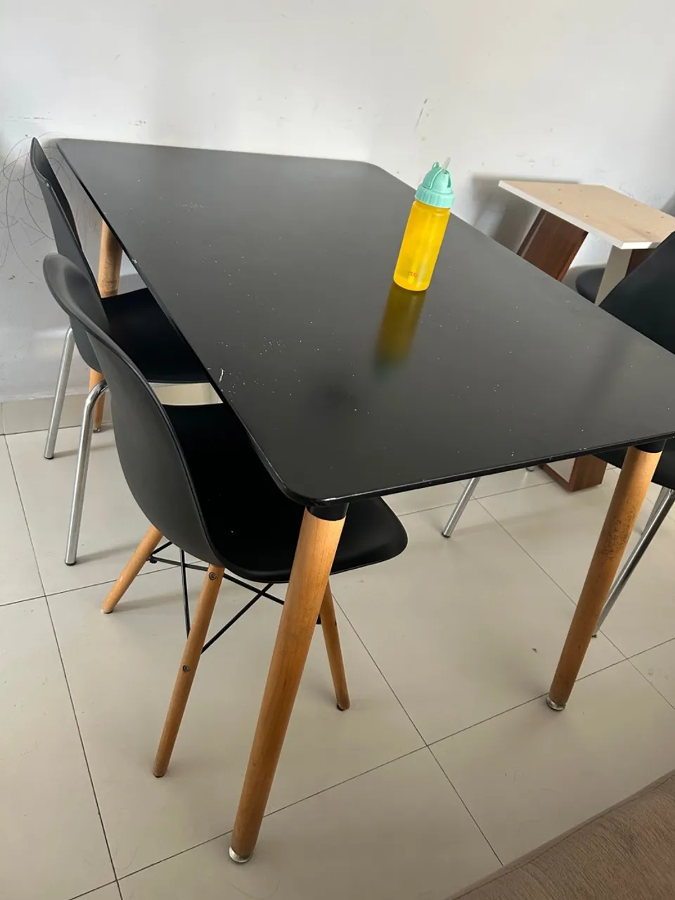 Mesa de Jantar Preta com 4 Cadeiras