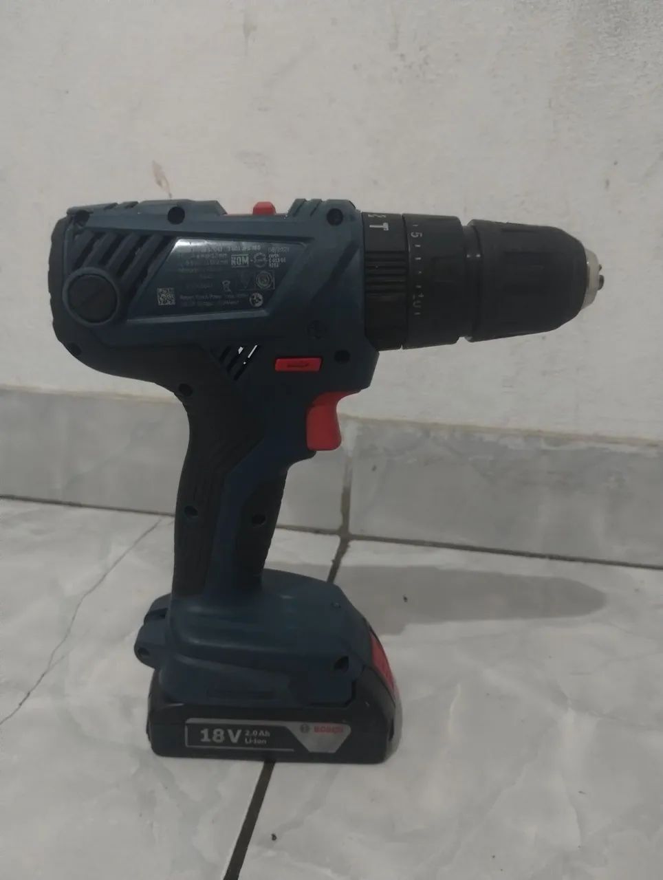 Furadeira e Parafusadeira Bosch GSB 18V-180li - Foto 3