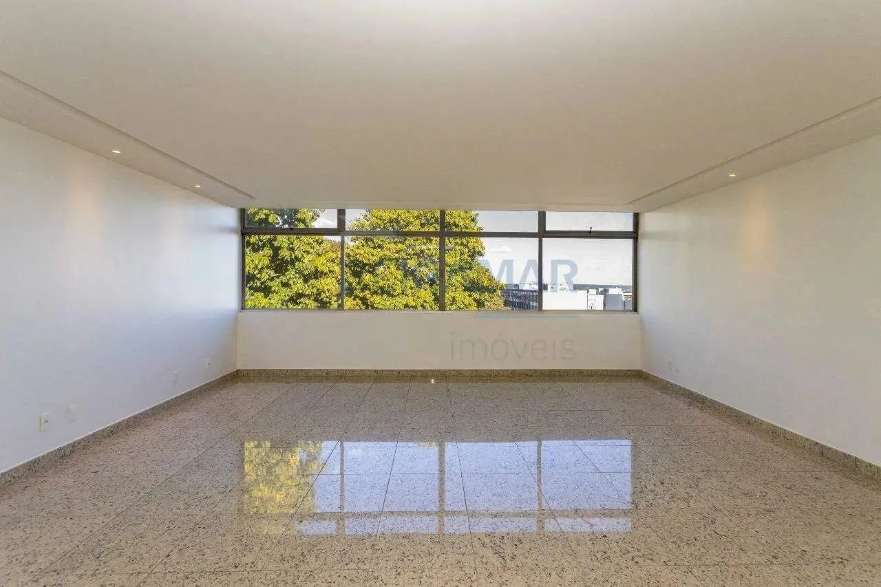 Apartamento reformado de 04 quartos sendo 01 suíte com 02 vagas para aluguel na Asa Sul. A