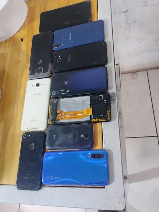 Vendo vários celulares pra retirar peças  - Foto 2