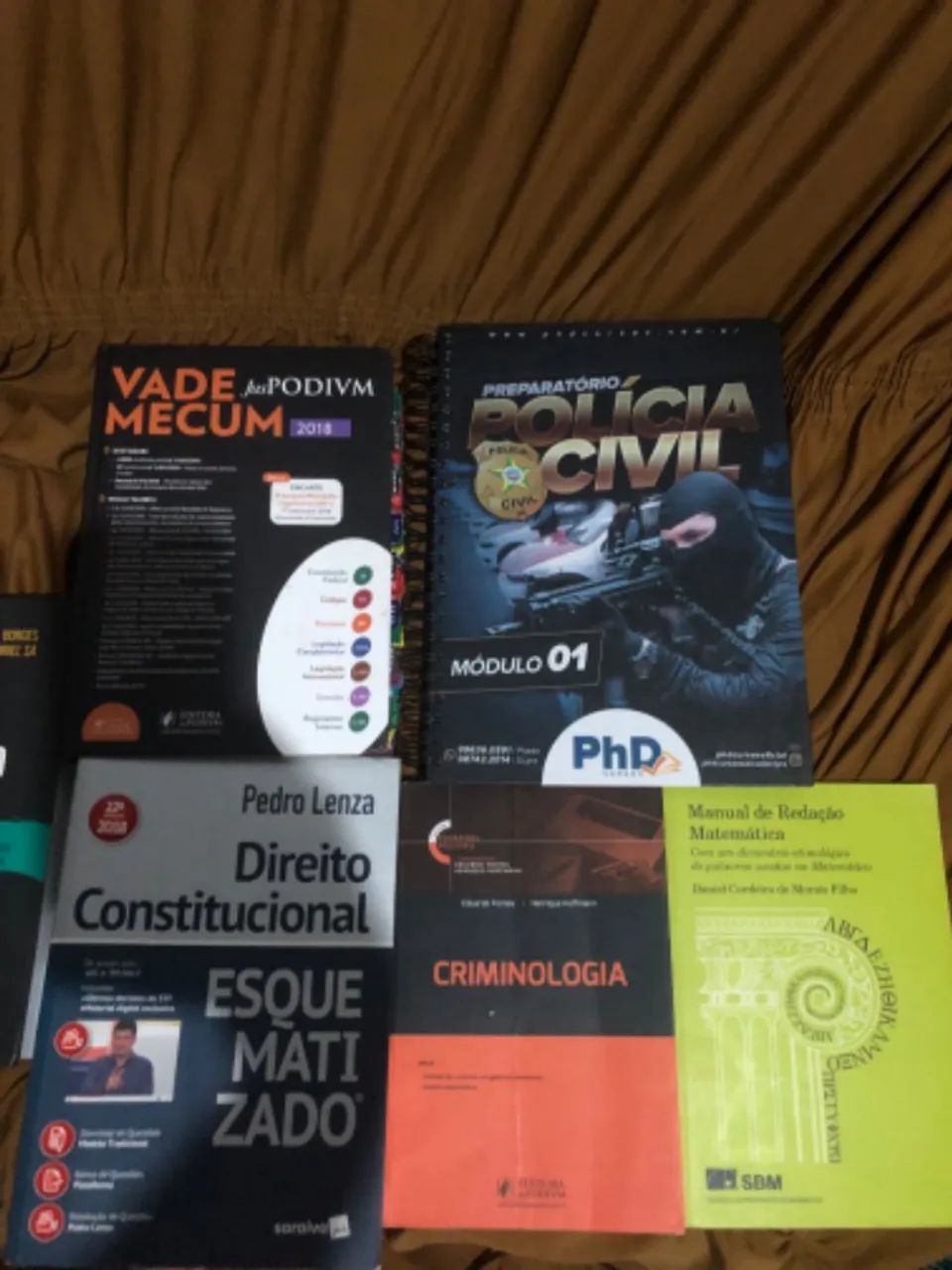 Doando Livros de Direto e concursos.