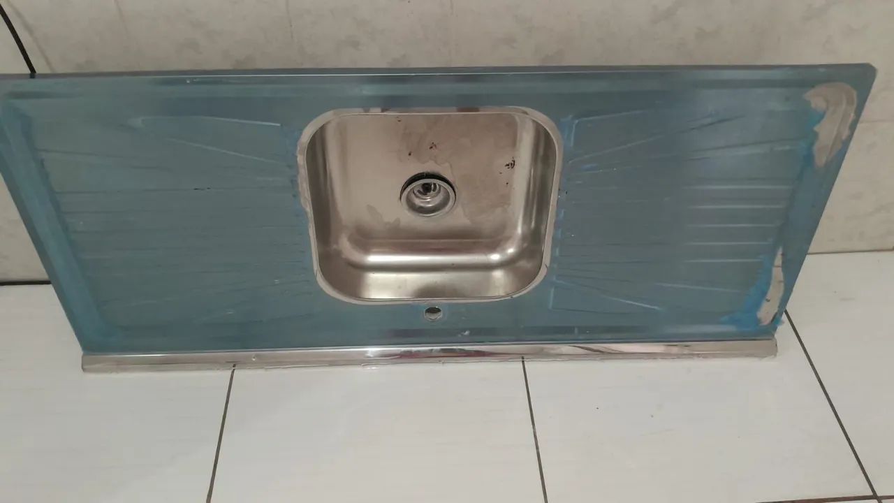 Pia de cozinha em ótimo estado