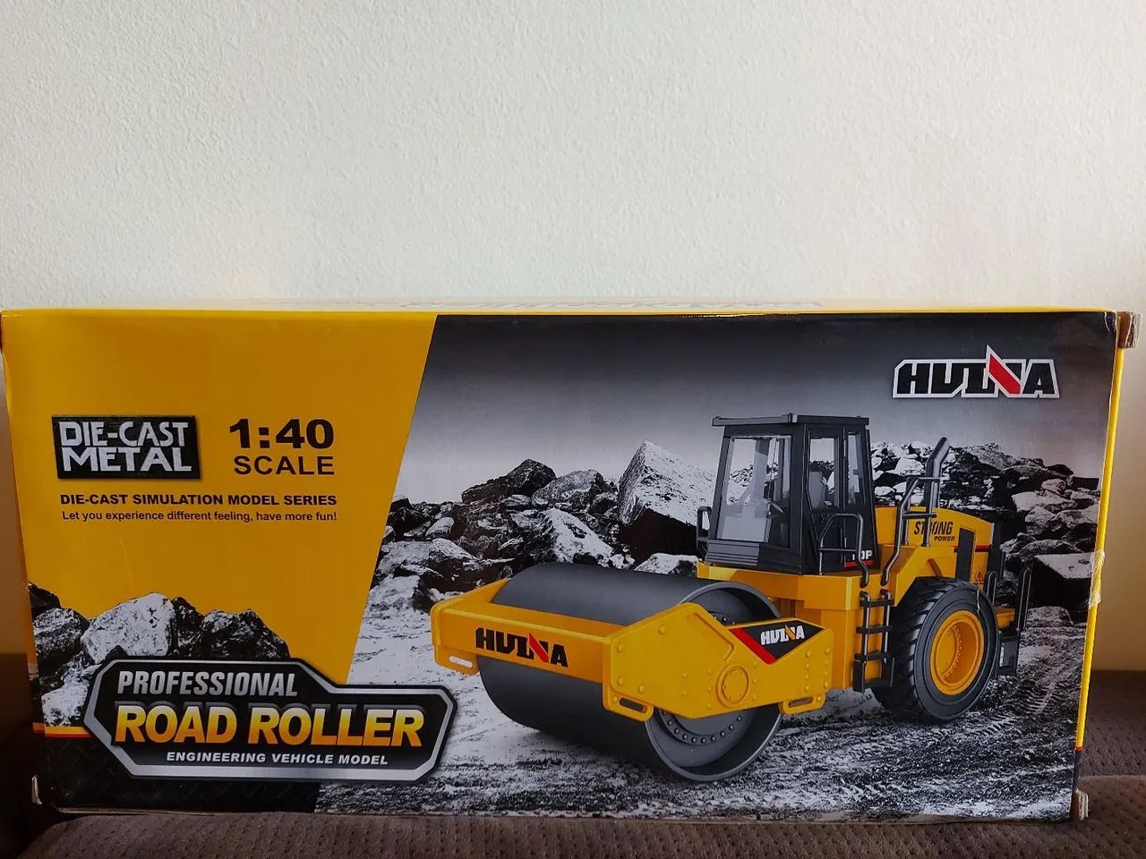 TRATOR ROLO COMPACTADOR DE METAL EM MINIATURA .ESCALA 1:40 - Foto 2