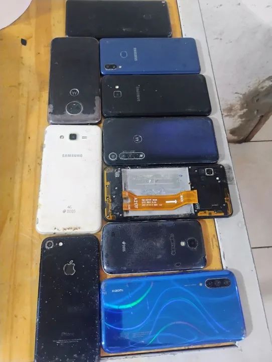 Vendo vários celulares pra retirar peças 