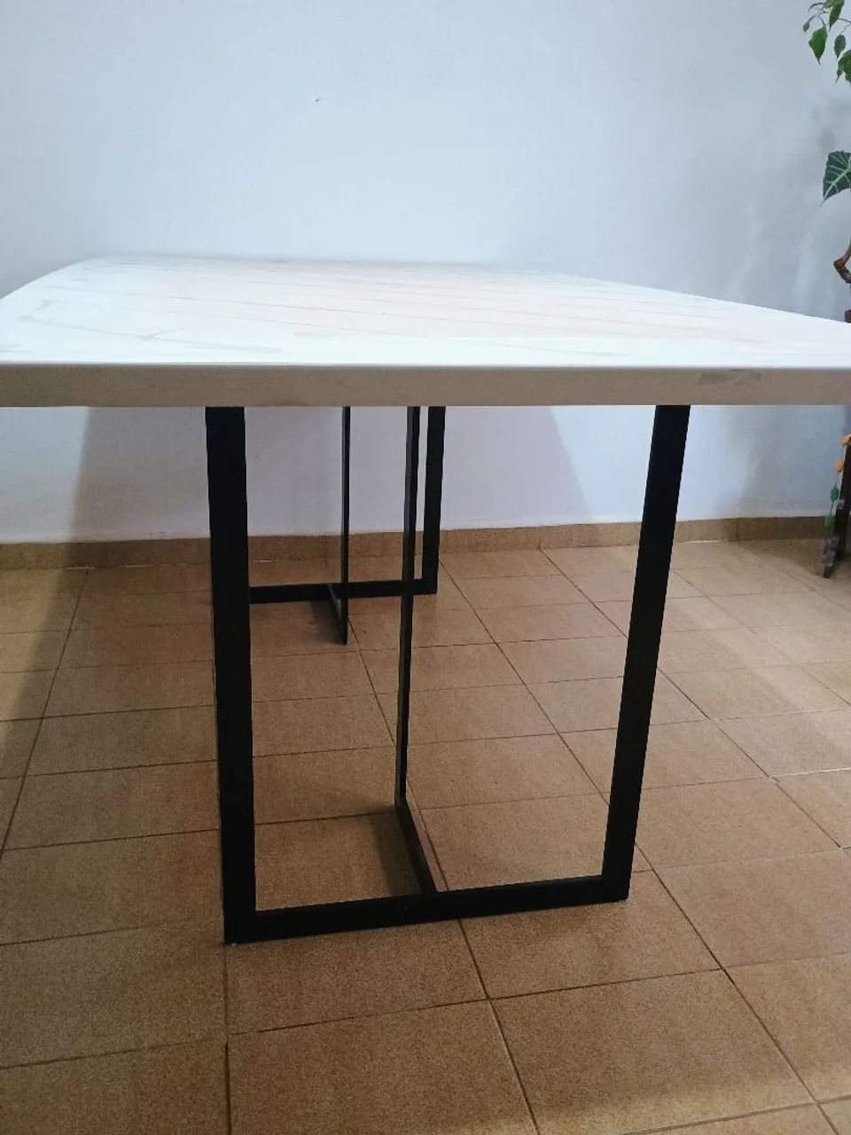 Mesa de jantar sem tampa de vidro