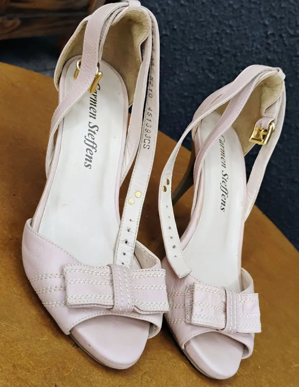 Sandália Carmen Steffens número 35 semi novo original com código 