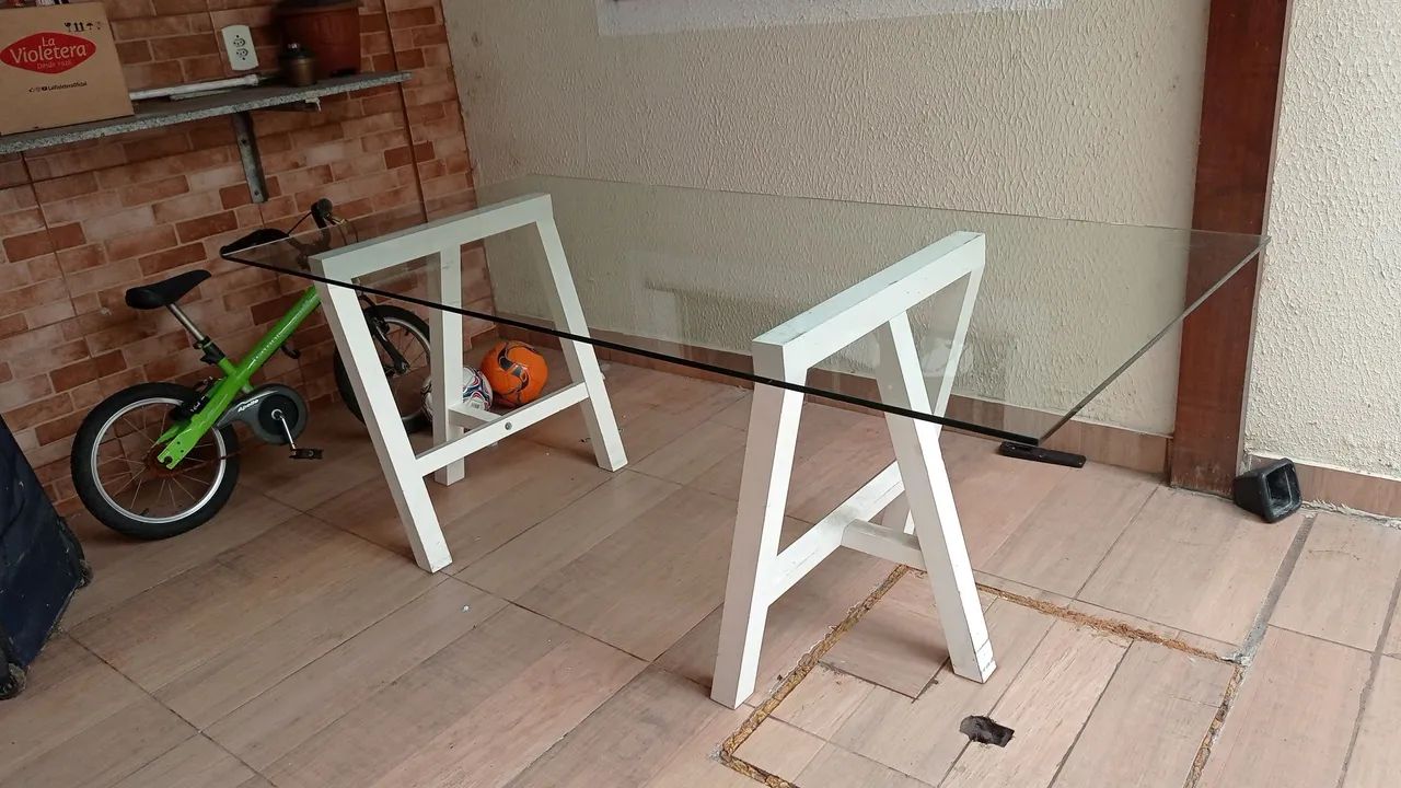 Mesa de vidro com 6 cadeiras azuis - Foto 3