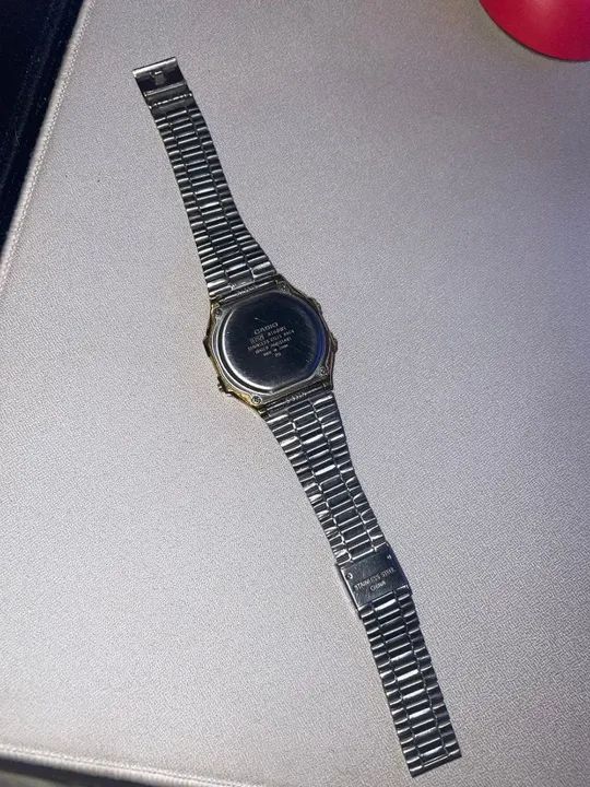 Relogio Casio vintage dourado e camuflado - Foto 2