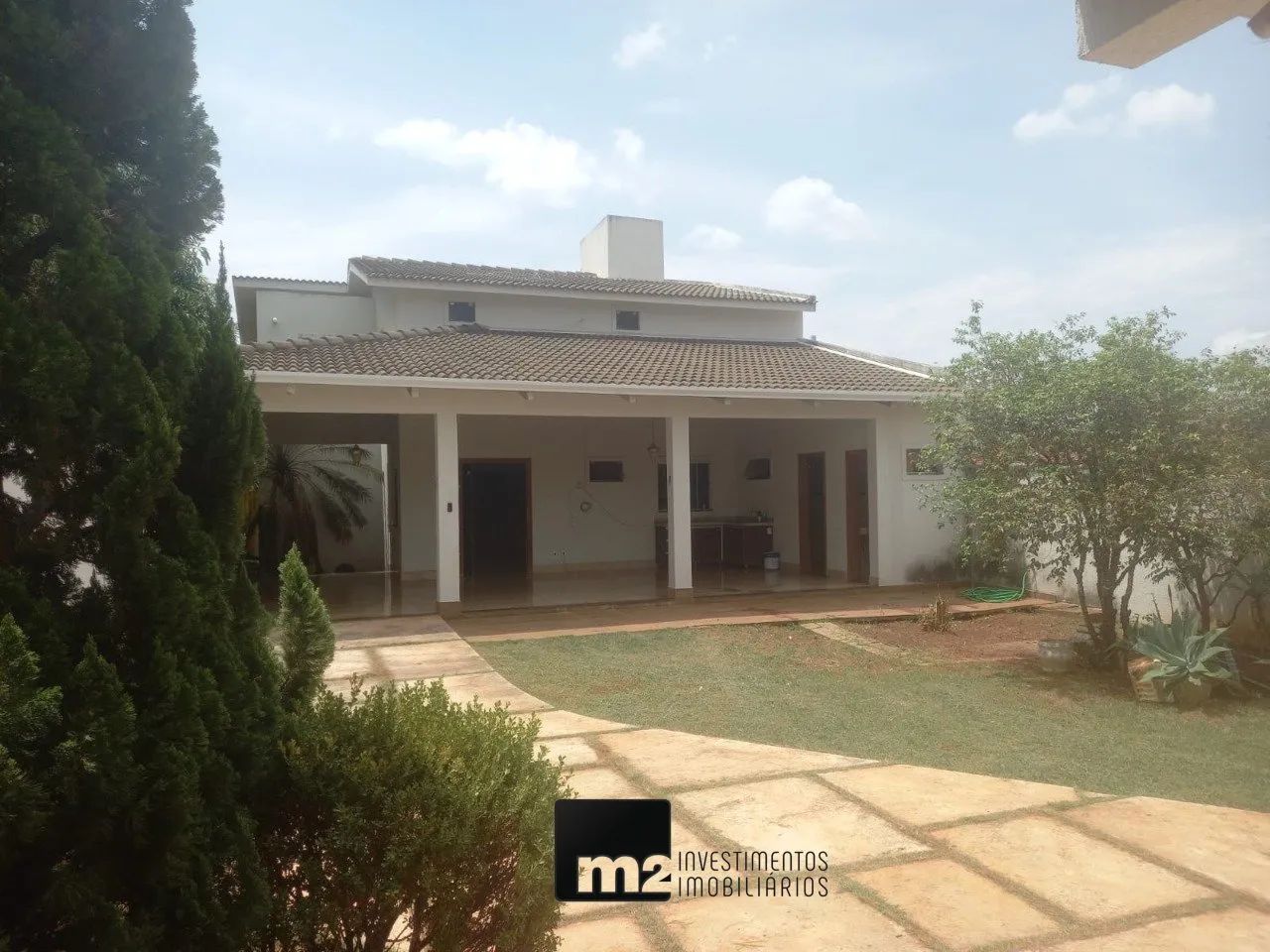Sobrado com 4 quartos no setor Vila Rezende