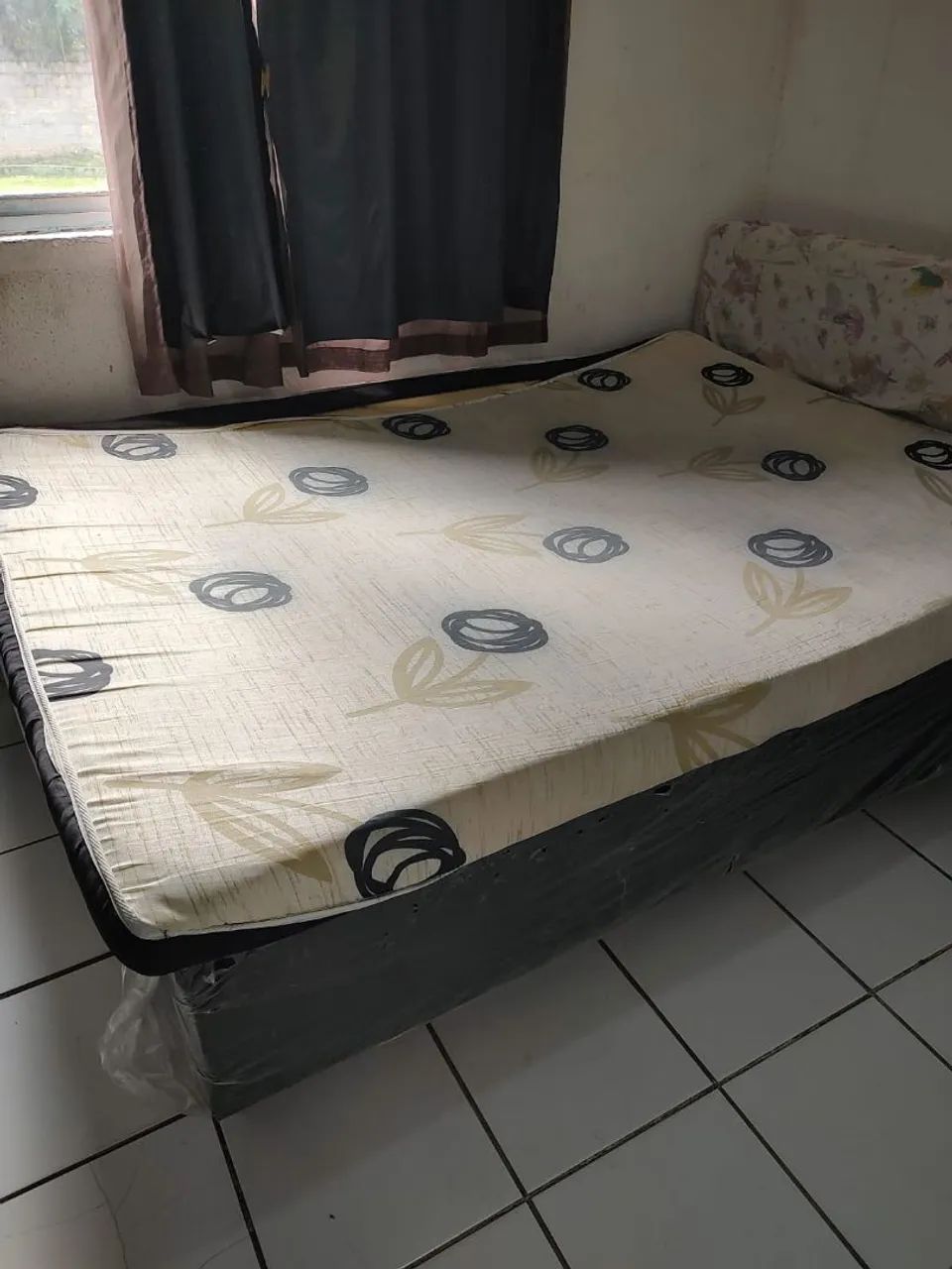 Cama box com colchão 