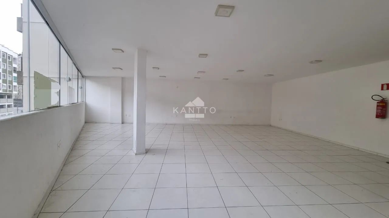 Excelente sala comercial no Independência Center!