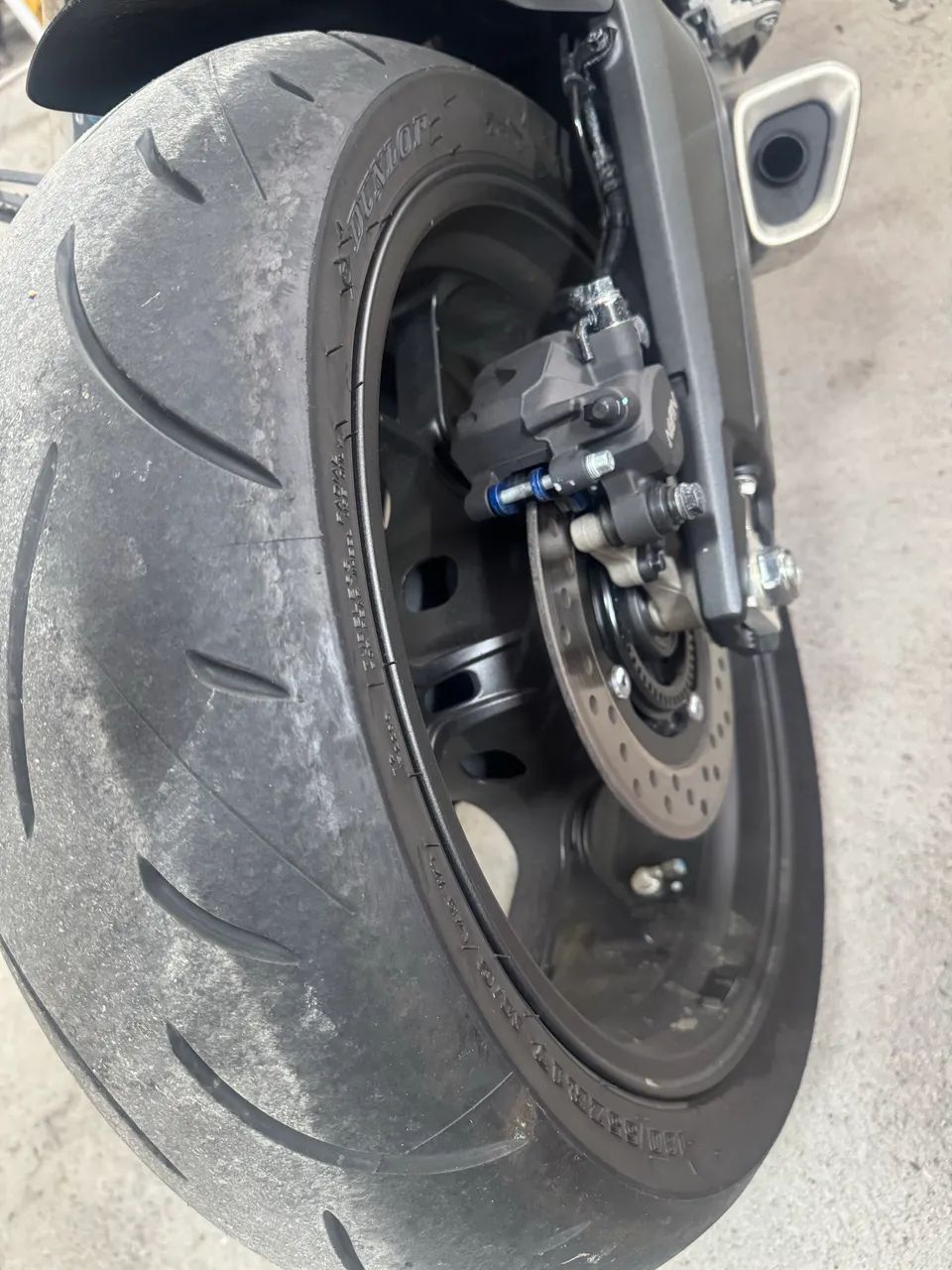 Cbr 650r IMPECÁVEL 2mil km - Foto 2