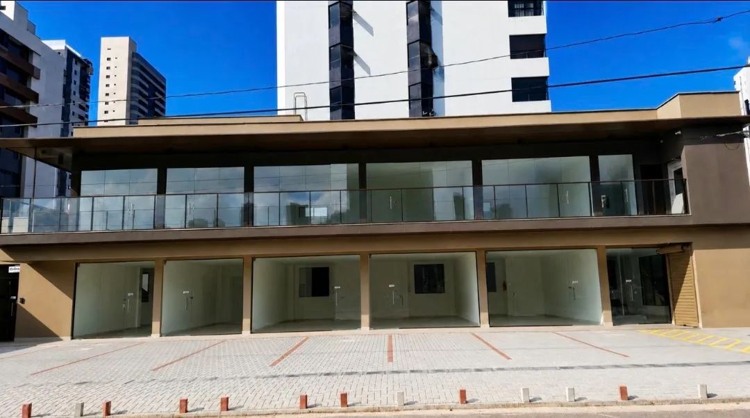 Sala comercial na Rui Carneiro, com 30 m², bem localizada.