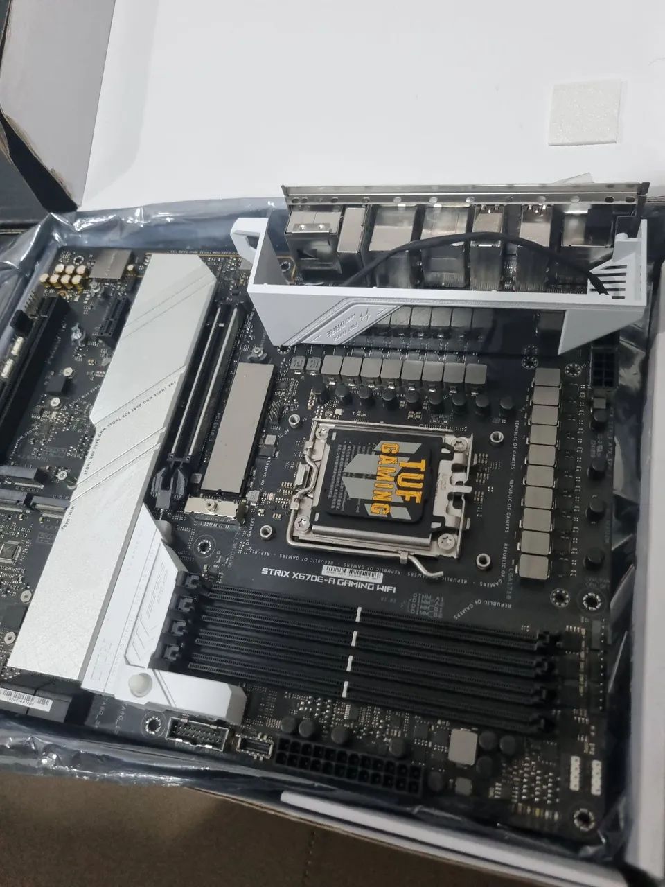 ROG STRIX X670E A GAMING - Foto 2