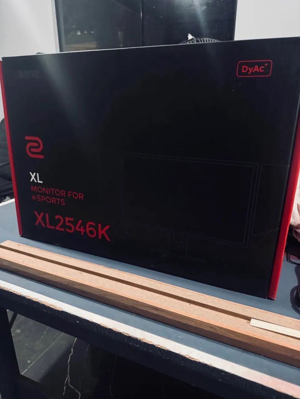Monitor Benq Zowie 240hz XL2546k COM DEFEITO NA TELA - Monitores