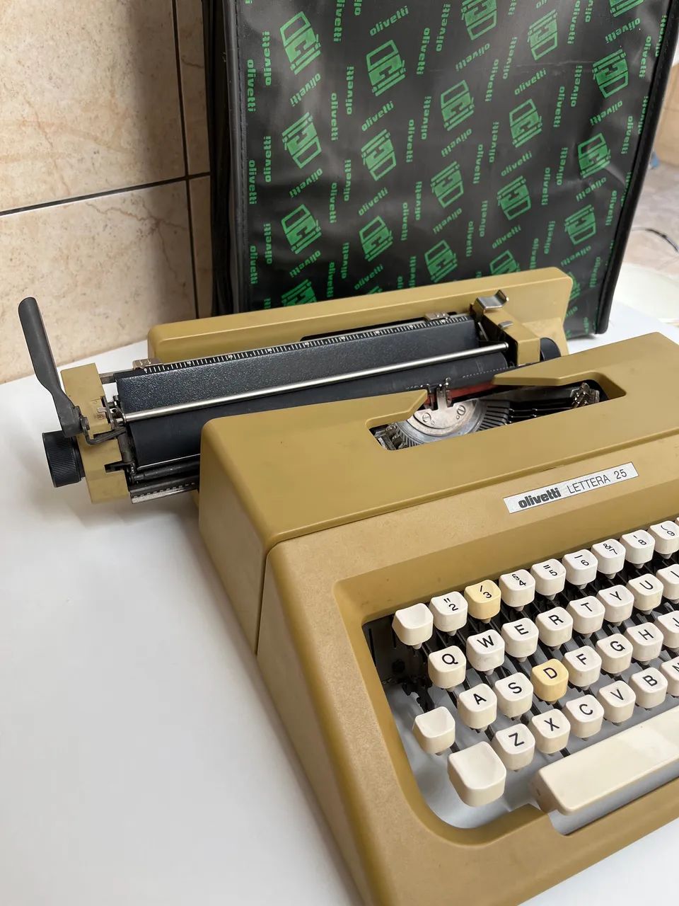 Máquina de escrever - Olivetti  - Foto 5