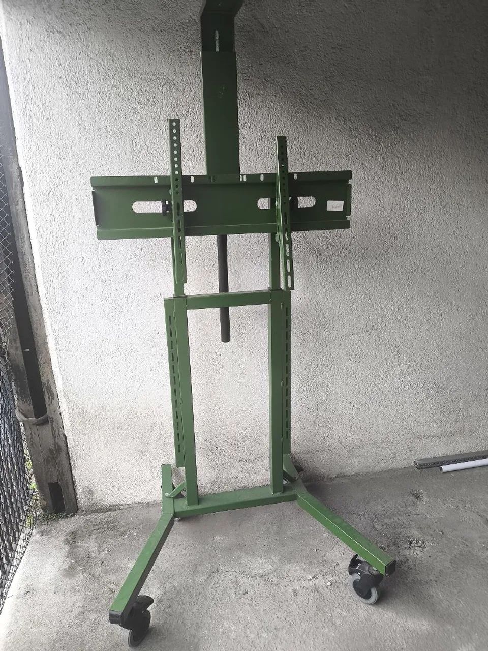 Suporte Vertical de TV Com Roldanas
