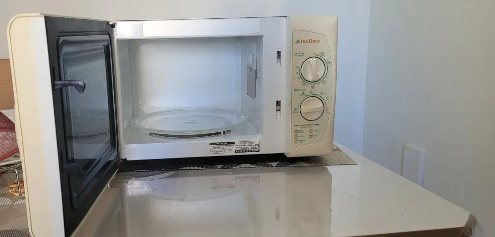 Microondas Consul 110 V, Erva Doce, funcionando  - Foto 2