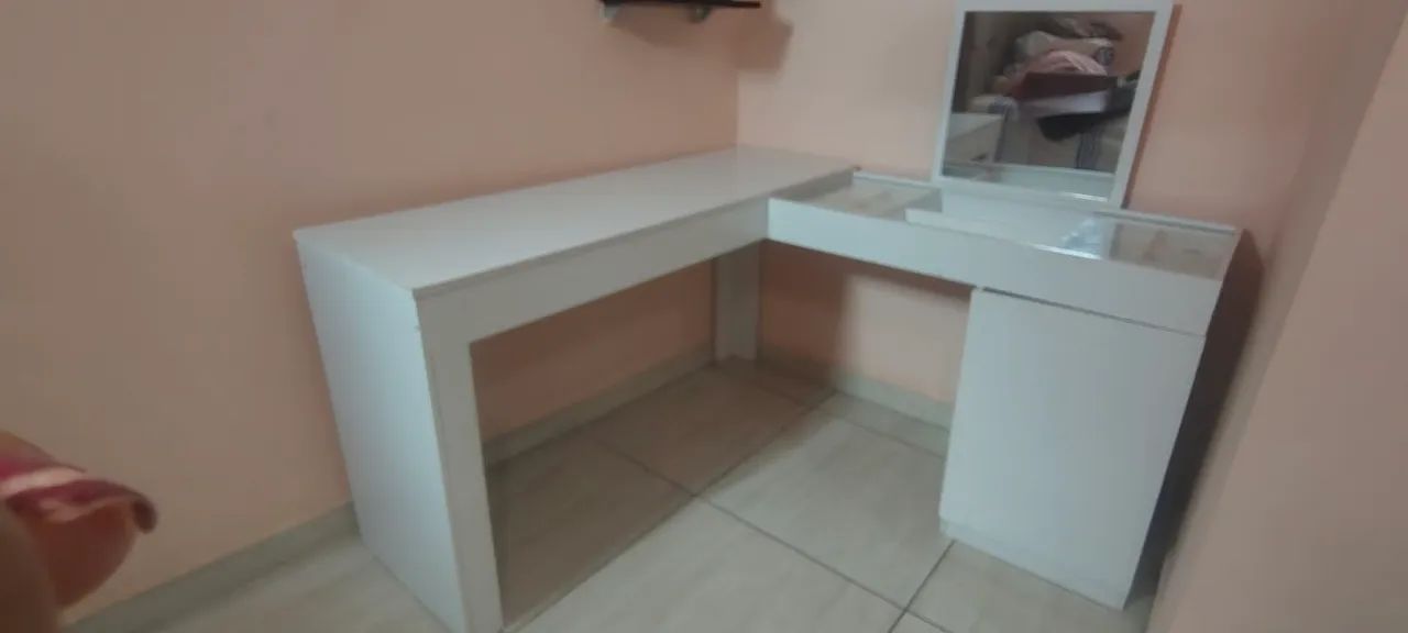 Escrivaninha com Penteadeira De Canto