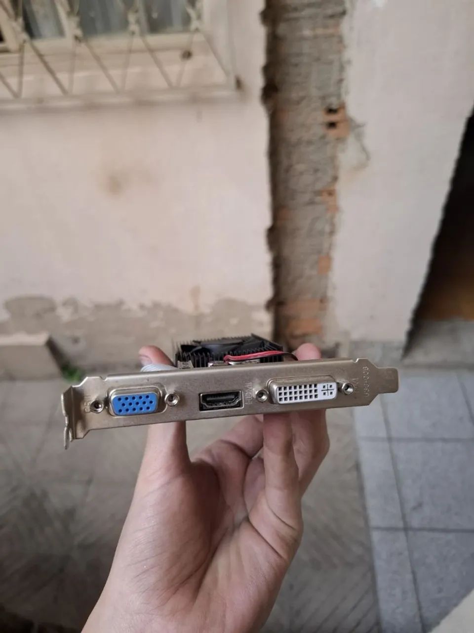 Placa de video GT 210 1 GB - Foto 3