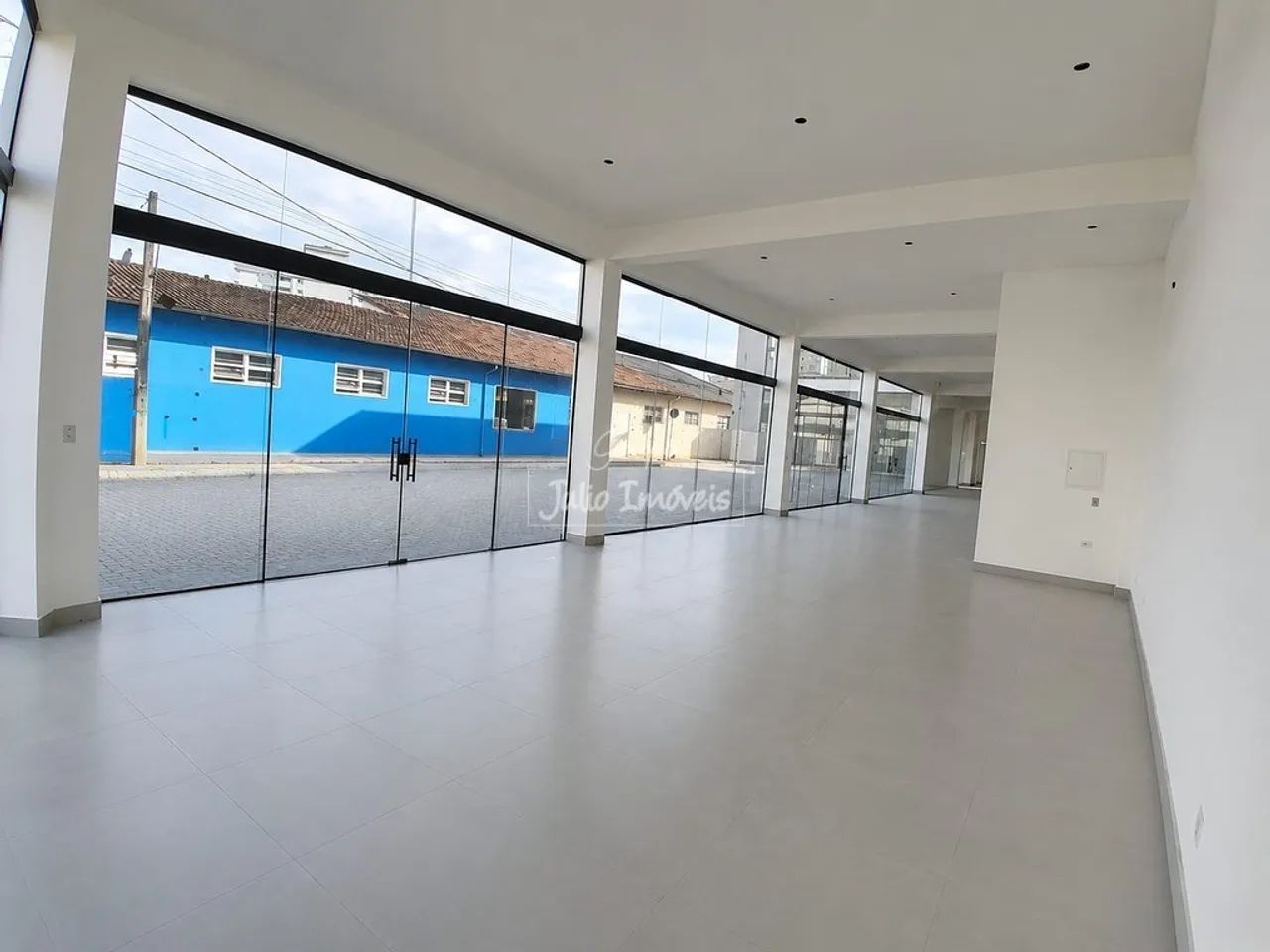 Sala comercial bairro São Luiz para locação - Foto 4
