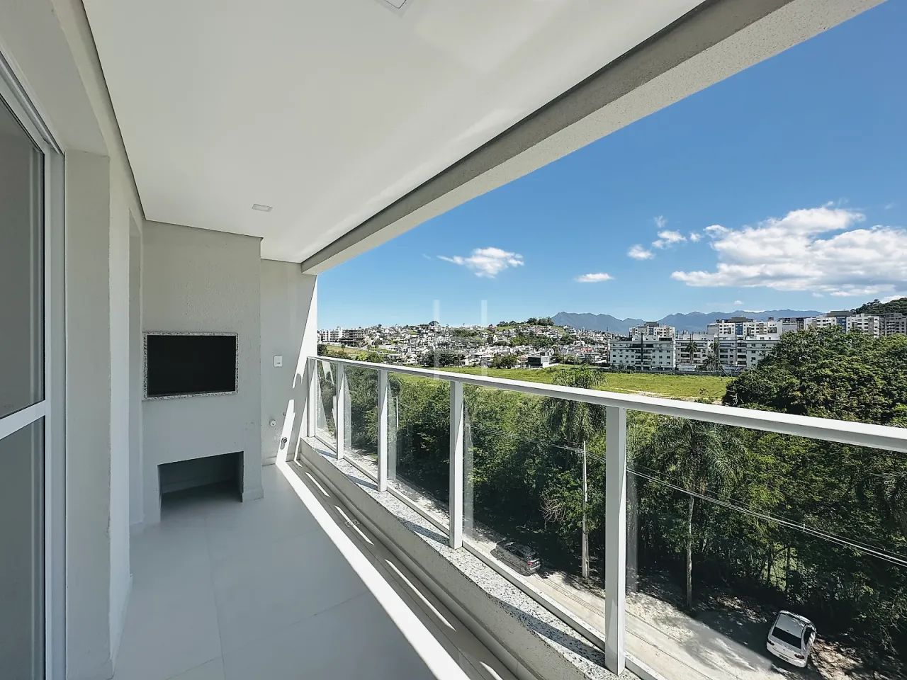 Apartamento na Pedra Branca, com 3 dormitórios sendo 1 suíte e 2 vagas