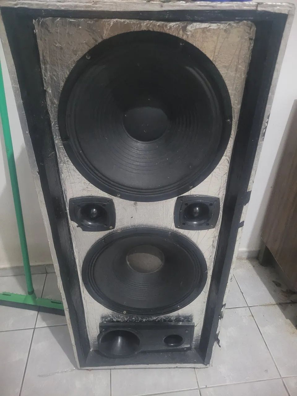 Caixa de som 1200w rms 