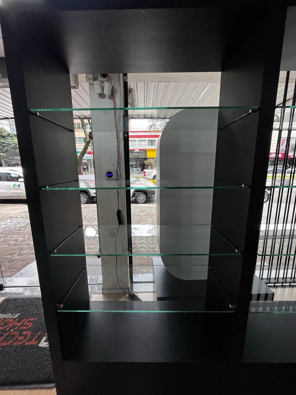 Vitrine estante com prateleira de vidro - Foto 4