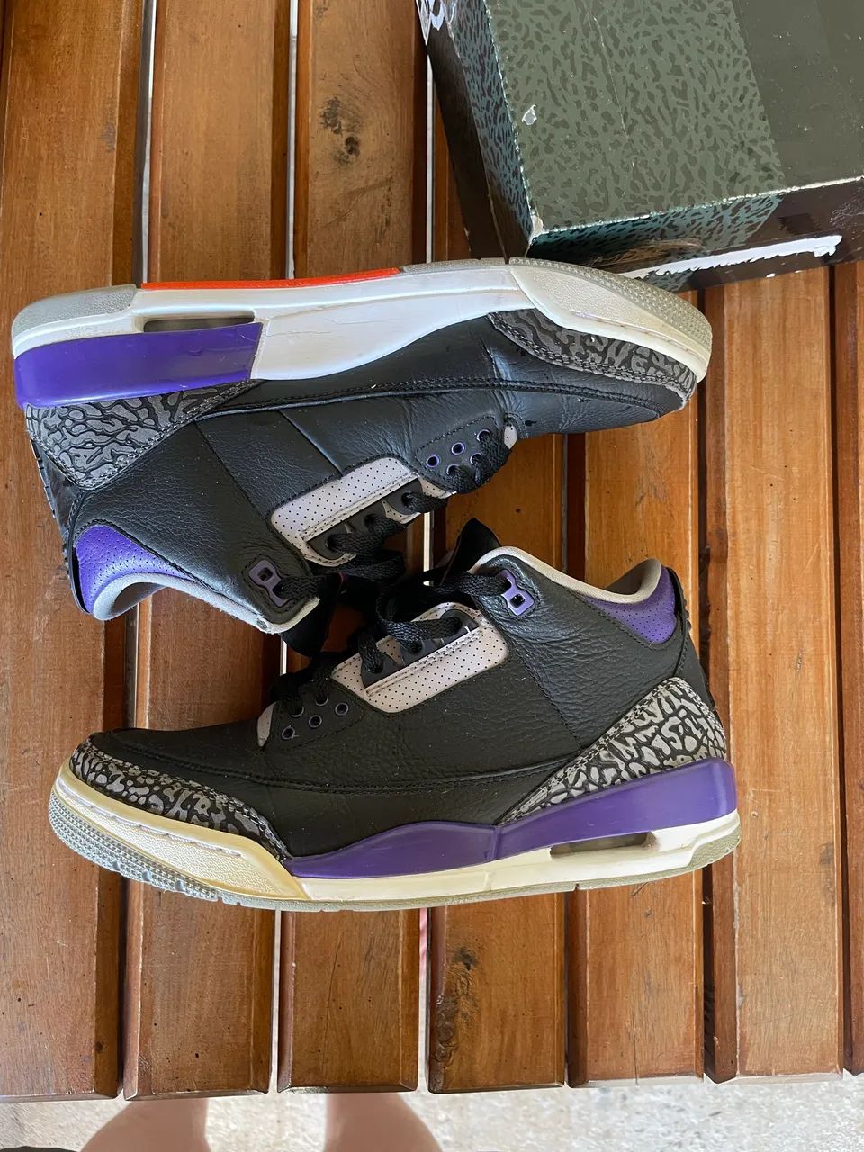 NIKE AIR JORDAN 3 COURT PURPLE ASSINADO LEBRON JAMES - Calçados