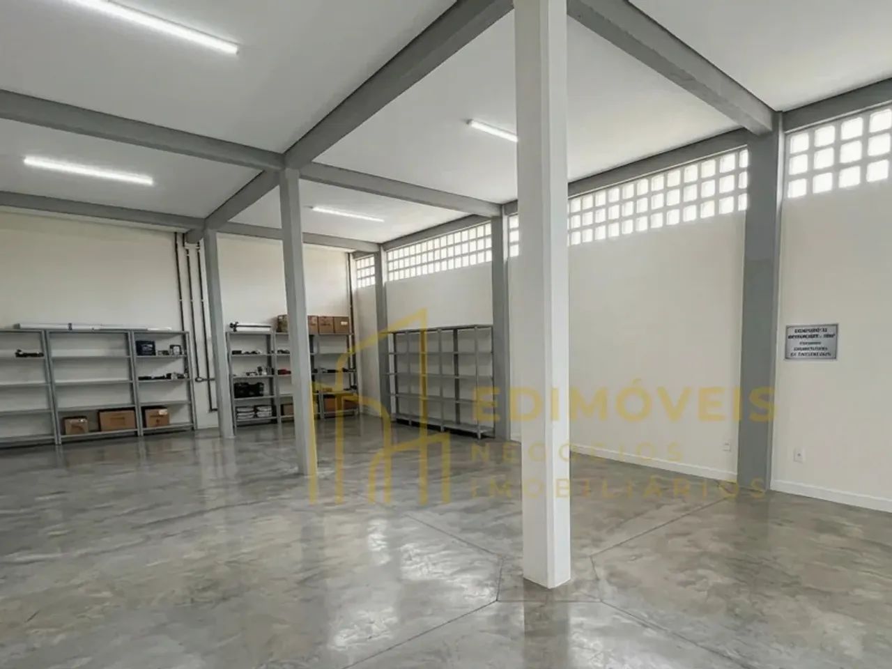 Prédio comercial em Jardim Limoeiro, flexível para diversos segmentos - Foto 2