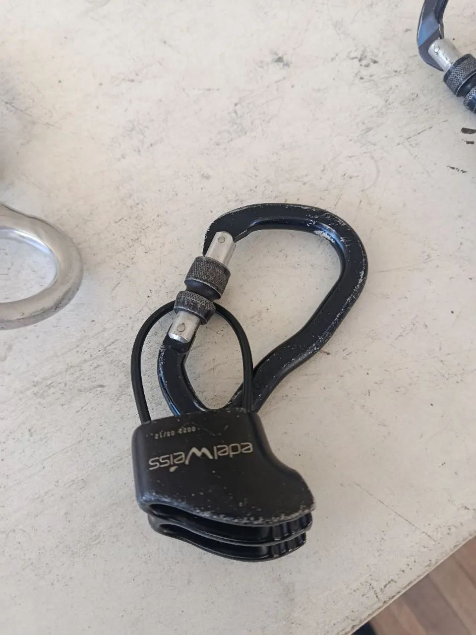 Descensor ATC escalada 